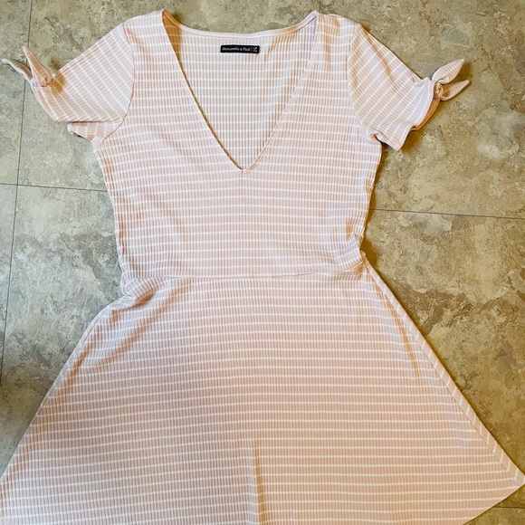 Abercrombie & Fitch skater skirt dress - Picture 4 of 4